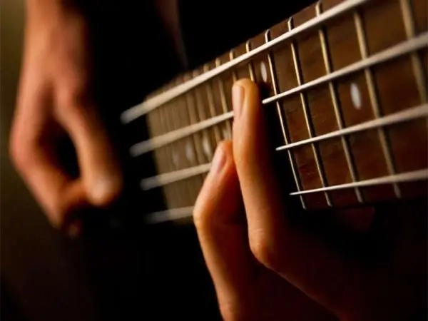 cach-danh-bass-guitar