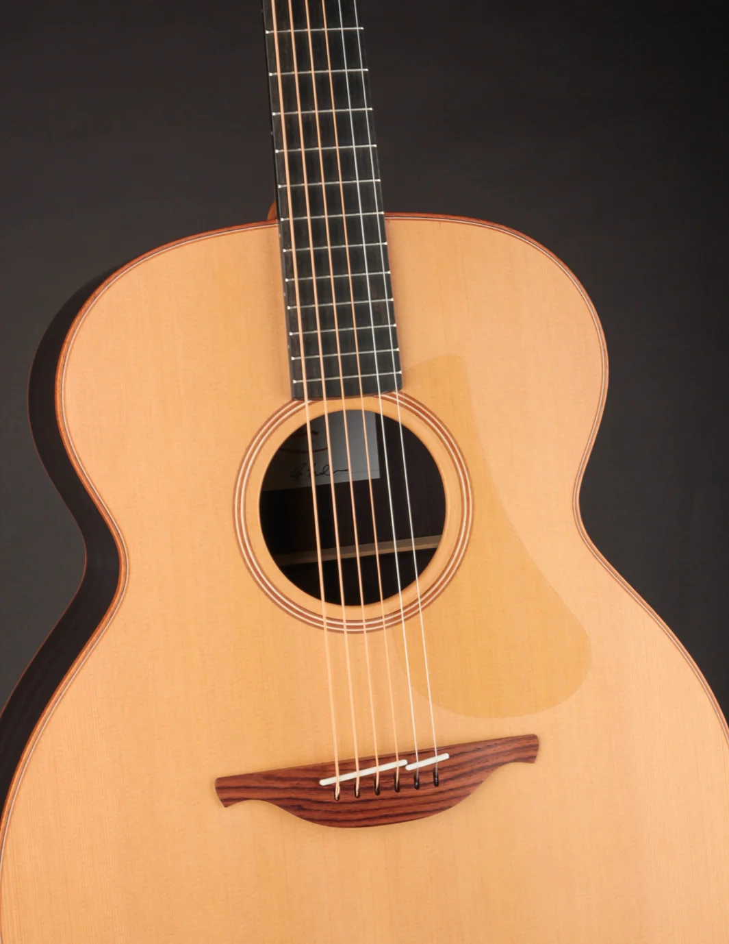 đàn guitar cao cấp