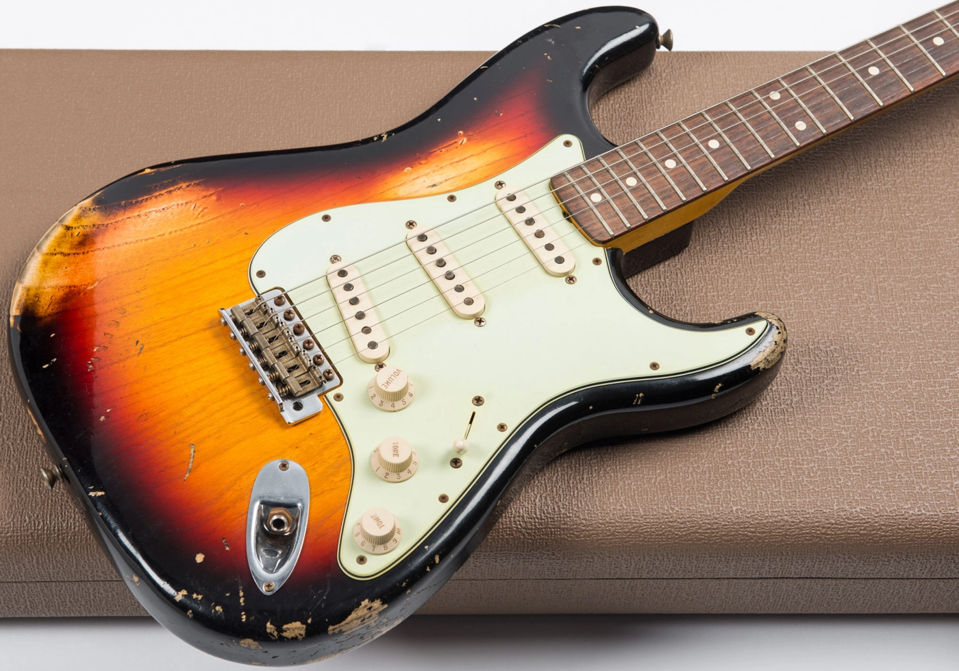 đàn guitar cao cấp