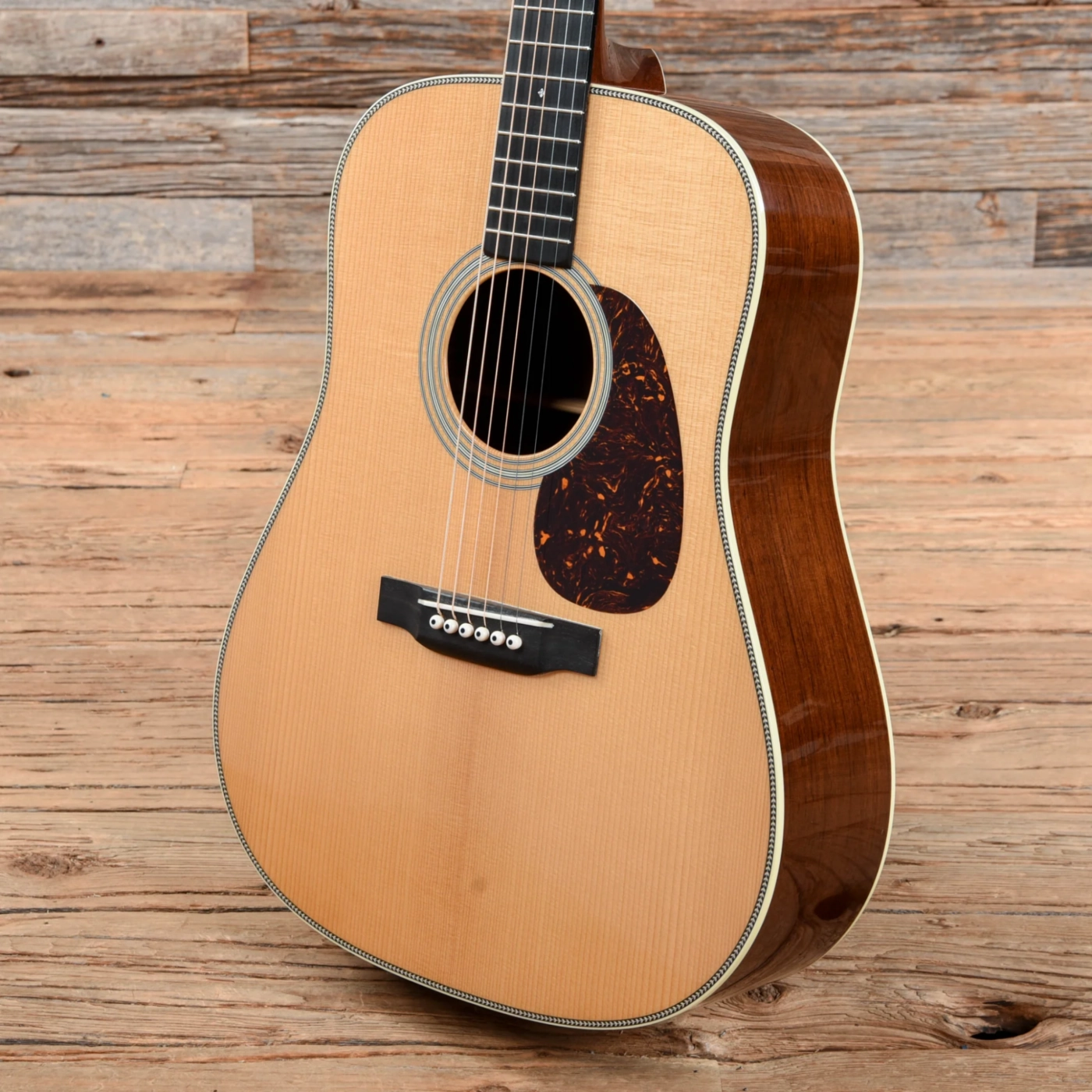 đàn guitar cao cấp