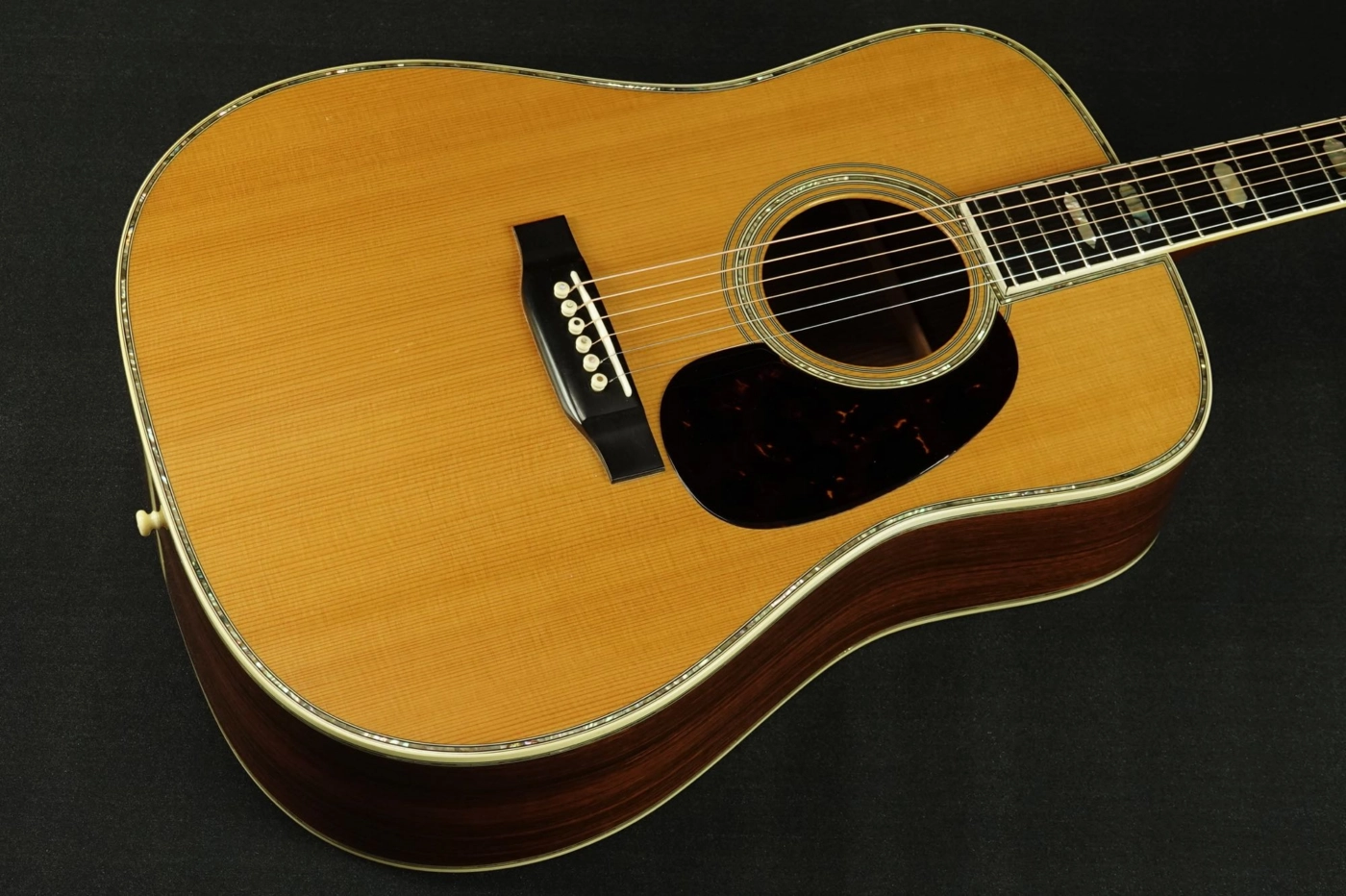 đàn guitar cao cấp