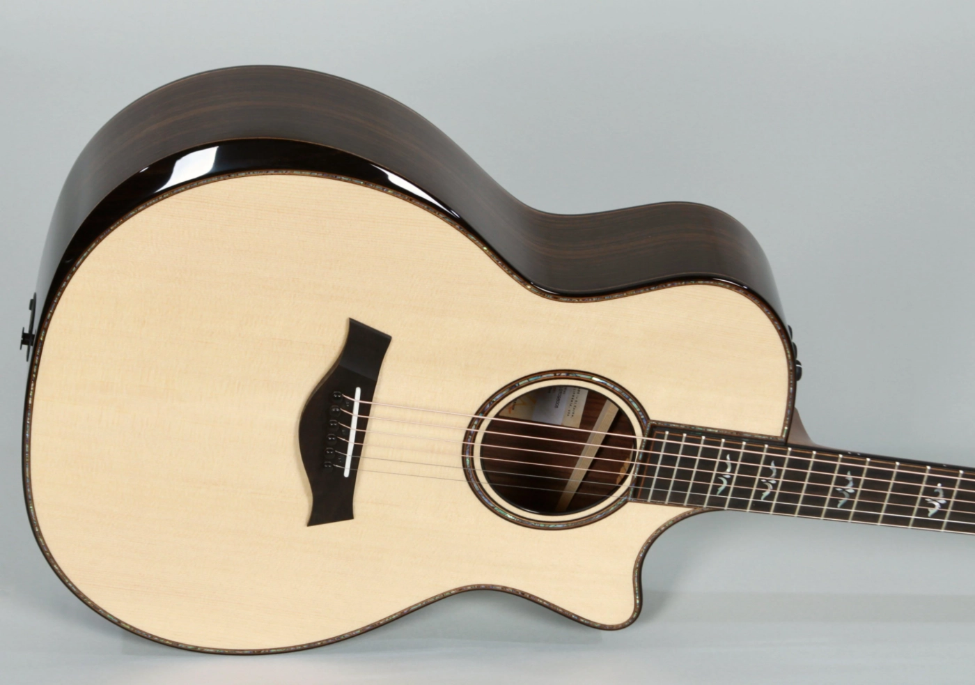 đàn guitar cao cấp