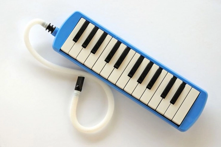 đàn piano thổi hơi