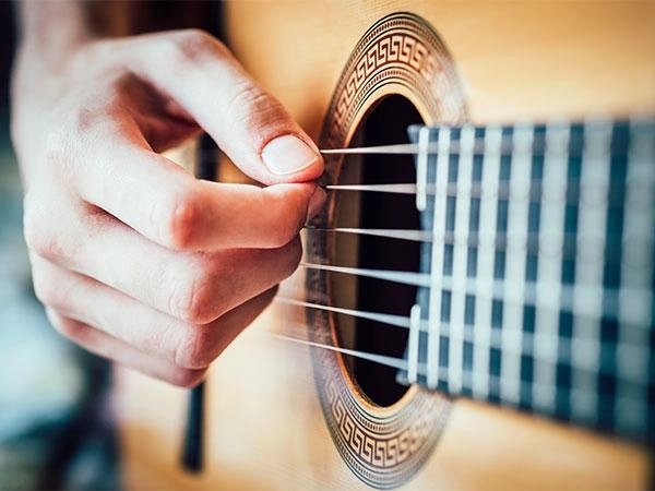 hop-am-si-truong-guitar