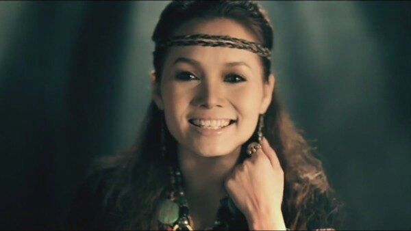 Tình Yêu Màu Nắng​​ - BigDaddy và Đoàn Thúy Trang | Lời bài hát, hợp âm, MV