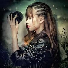 Là con gái thật tuyệt​​ - Khởi My | Lời bài hát, hợp âm, MV