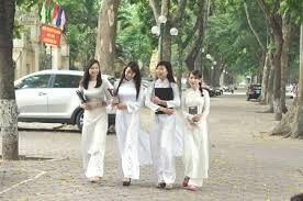 Thăm Lại Trường Xưa - Mây Trắng | Lời bài hát, hợp âm, MV