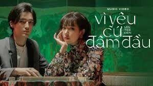 VÌ YÊU CỨ ĐÂM ĐẦU – MIN x ĐEN VÂU x JUSTATEE | Lời bài hát, hợp âm, MV